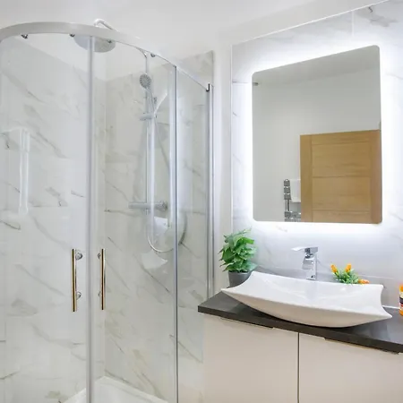 The Retreat At The Lawrence 아파트