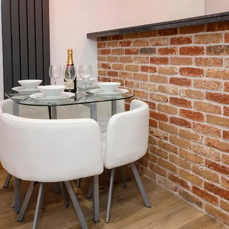 아파트 The Retreat At The Lawrence