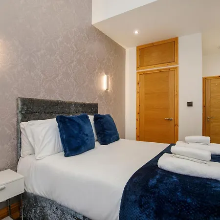 The Retreat At The Lawrence Daire